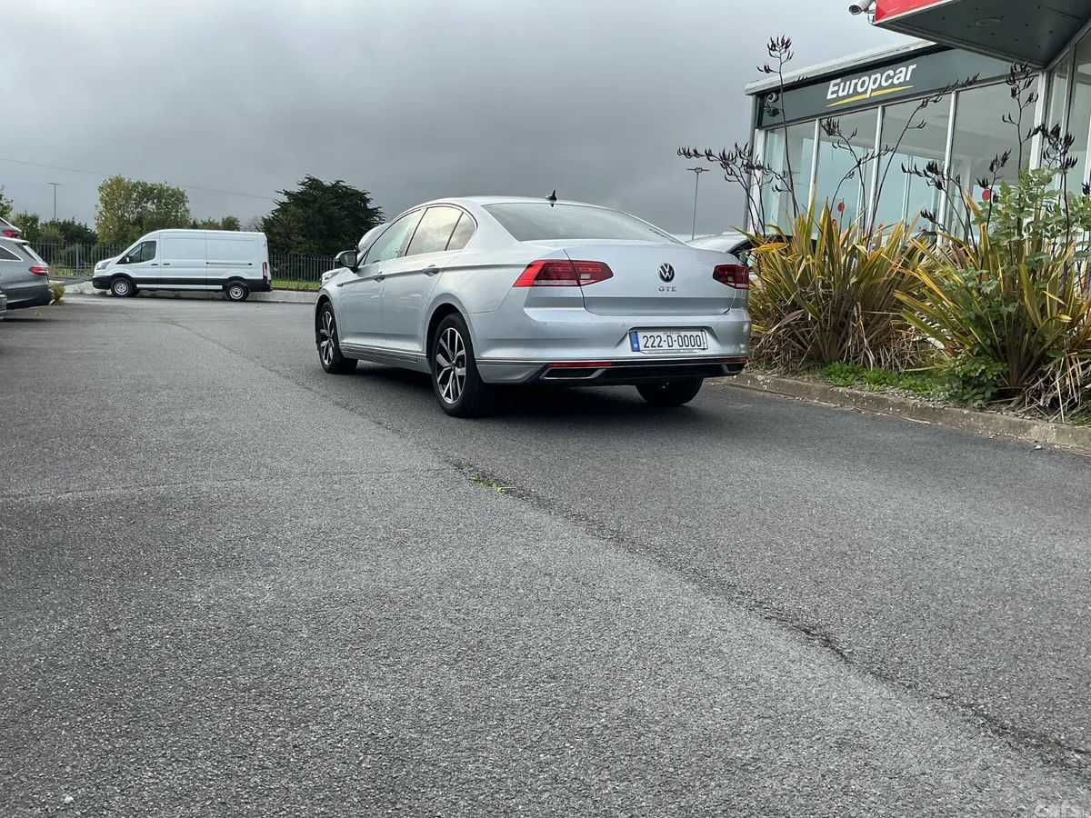 Volkswagen Passat Saloon, Petrol Hybrid, 2022, Silver