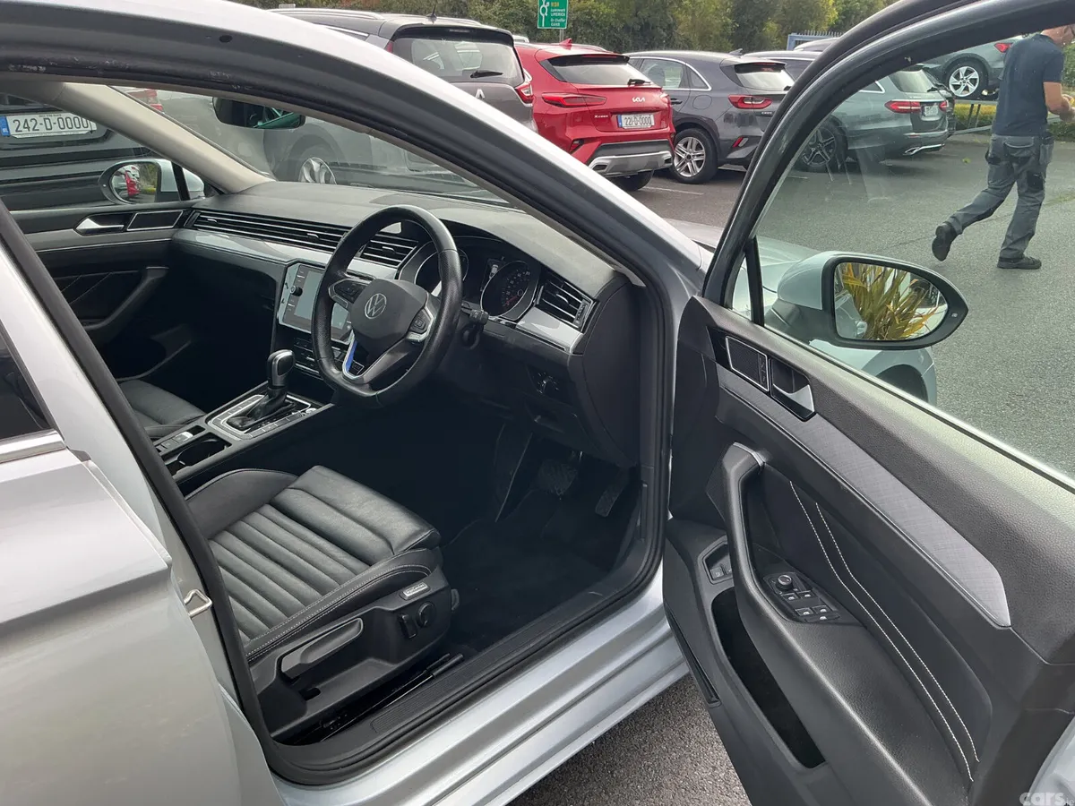 Volkswagen Passat Saloon, Petrol Hybrid, 2022, Silver
