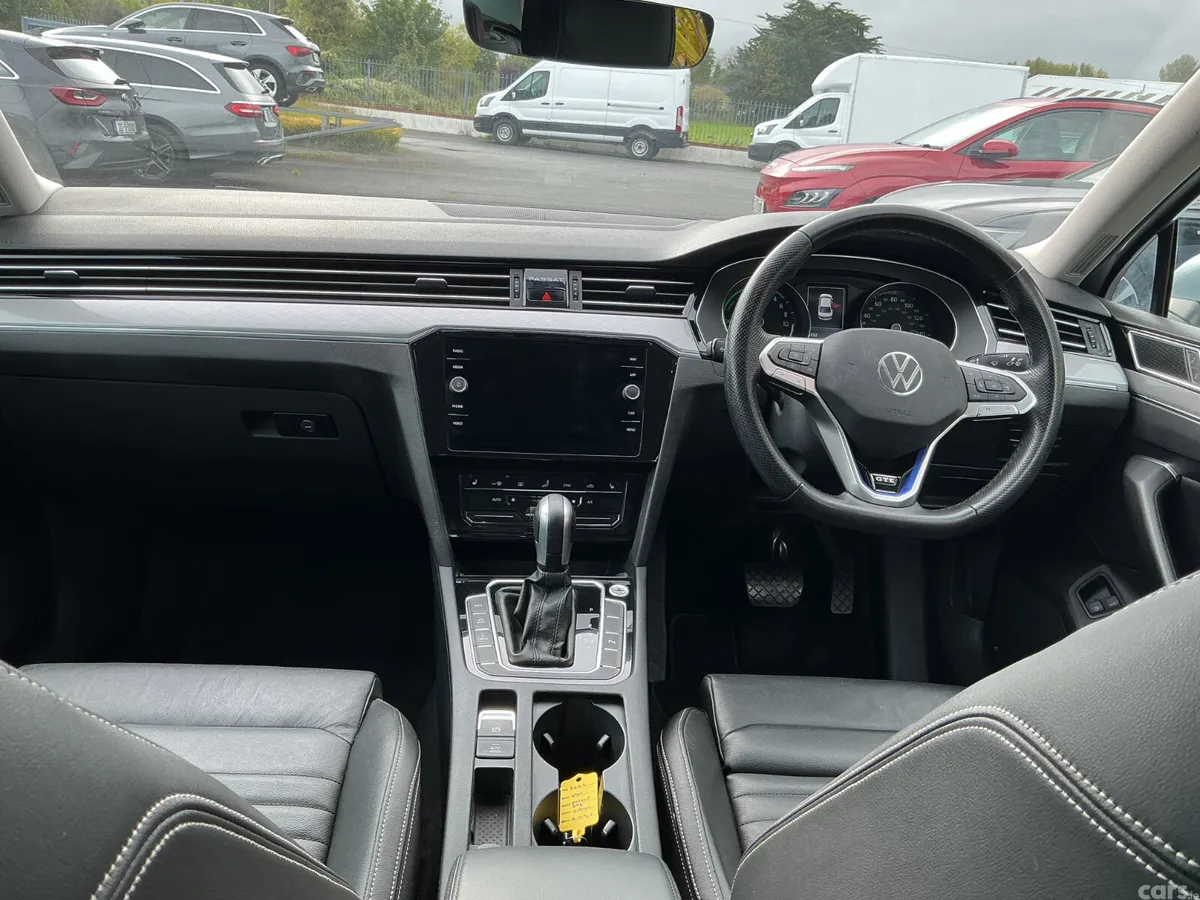 Volkswagen Passat Saloon, Petrol Hybrid, 2022, Silver