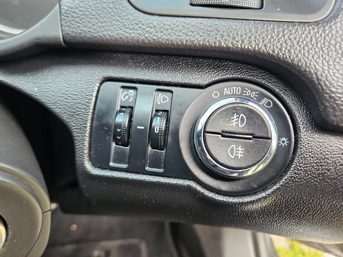 Opel Insignia Hatchback, Diesel, 2012, Grey