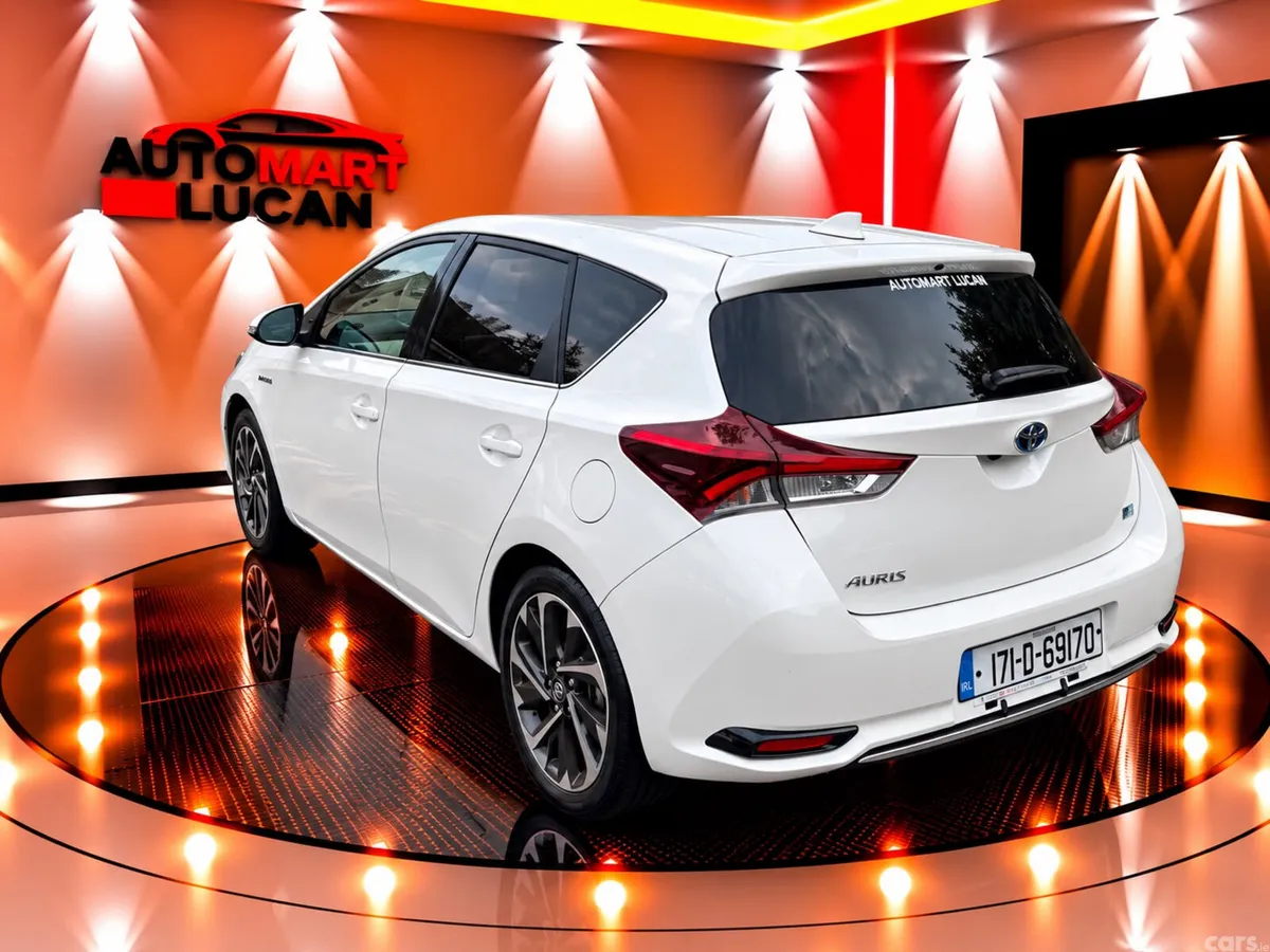 Toyota Auris Hatchback, Petrol Hybrid, 2017, White