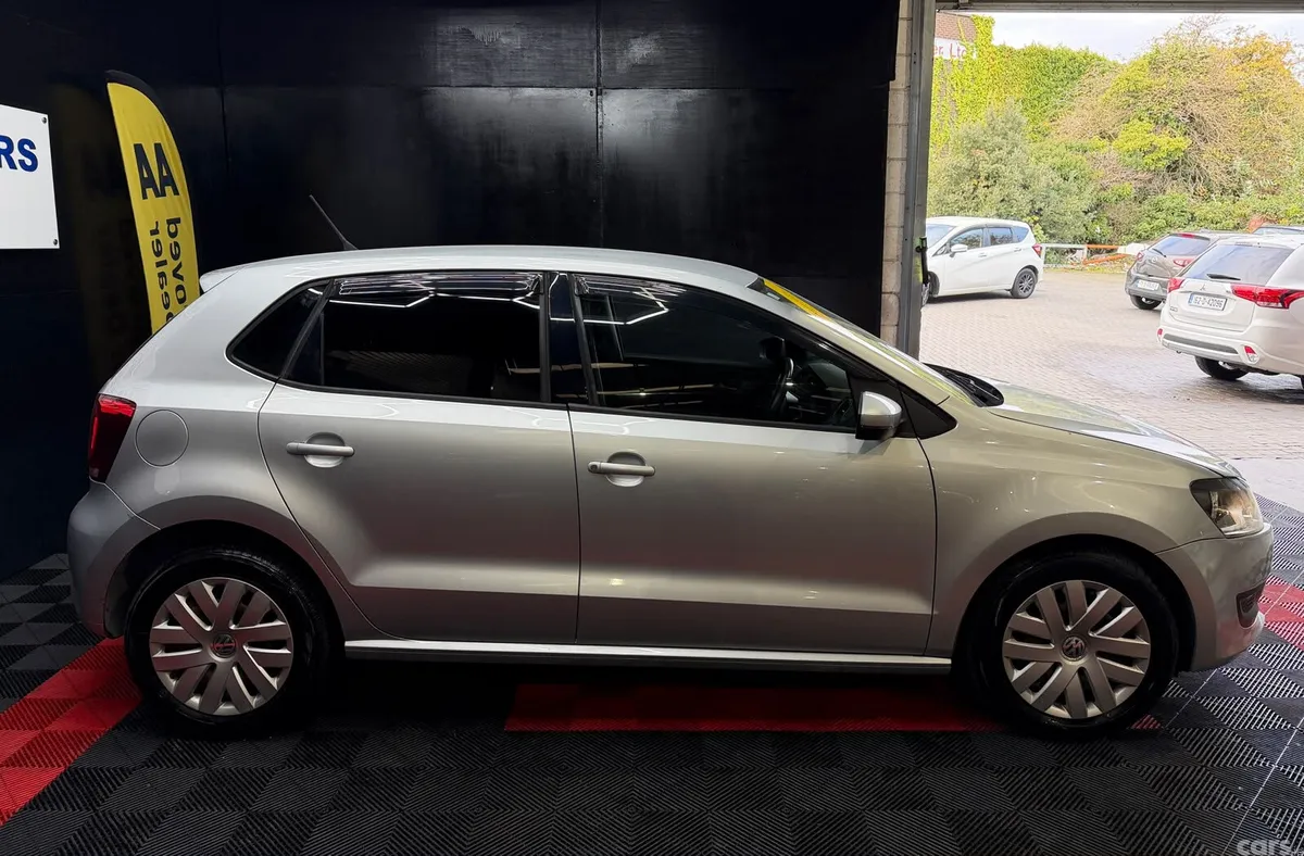 Volkswagen Polo Hatchback, Petrol, 2014, Silver