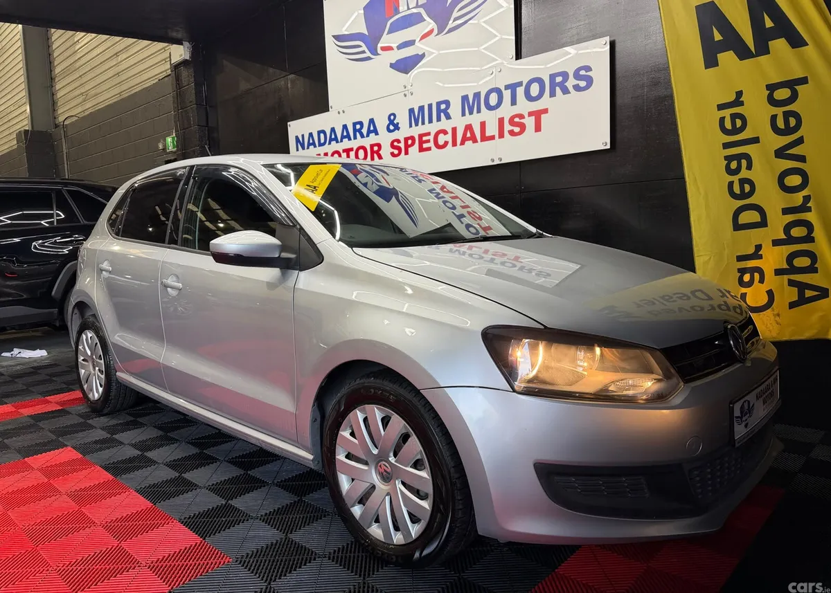 Volkswagen Polo Hatchback, Petrol, 2014, Silver