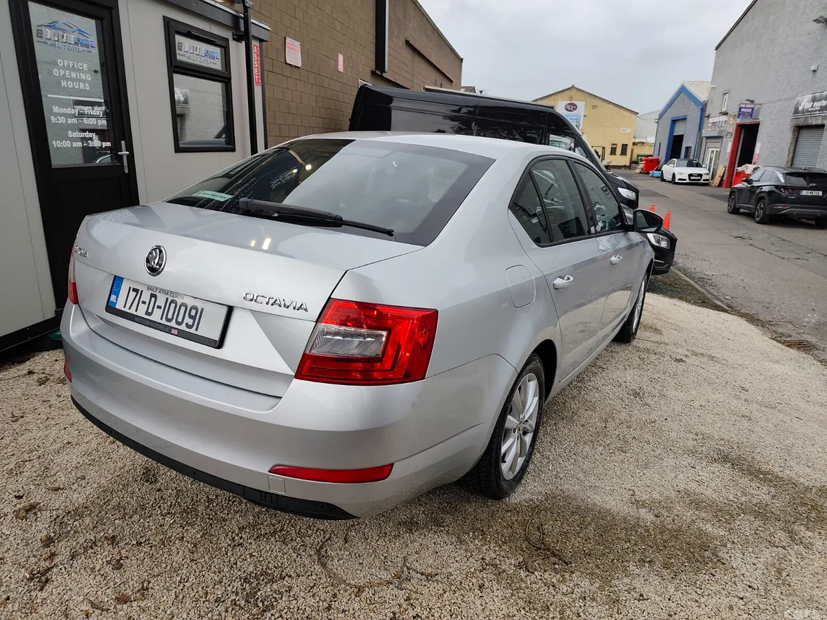 Skoda Octavia Saloon, Diesel, 2017, Grey