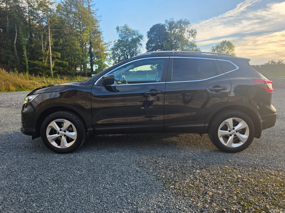 Nissan Qashqai MPV, Petrol, 2020, Black