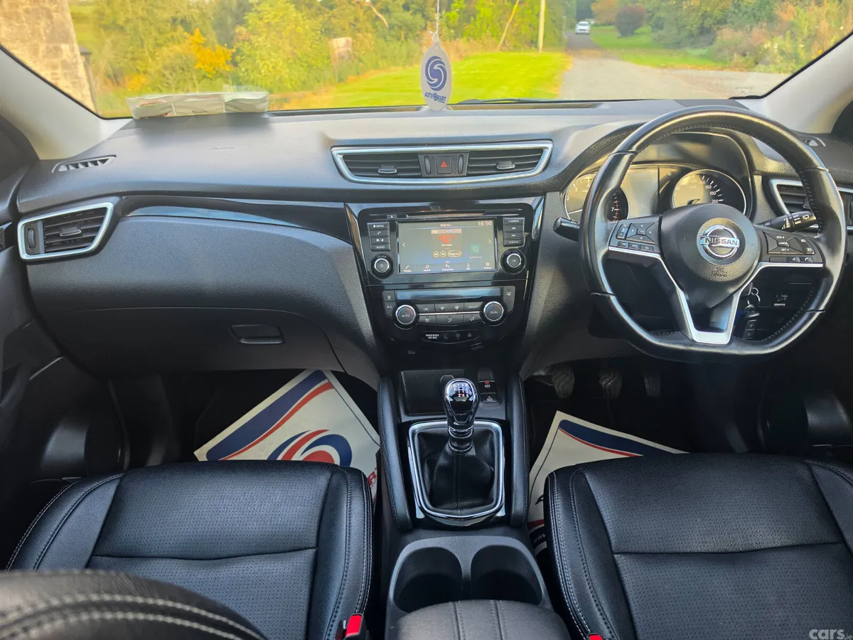 Nissan Qashqai MPV, Petrol, 2020, Black