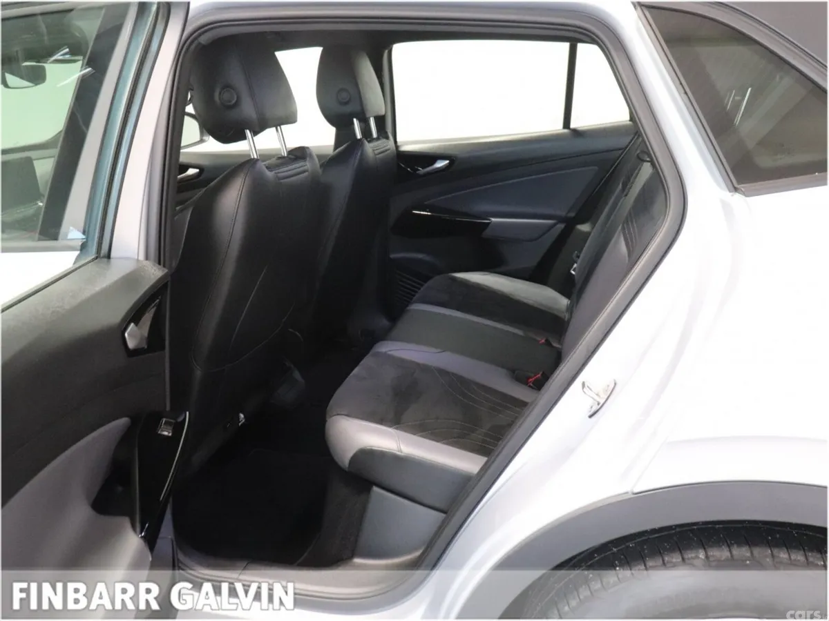 Volkswagen ID.4 Hatchback, Electric, 2023, Grey