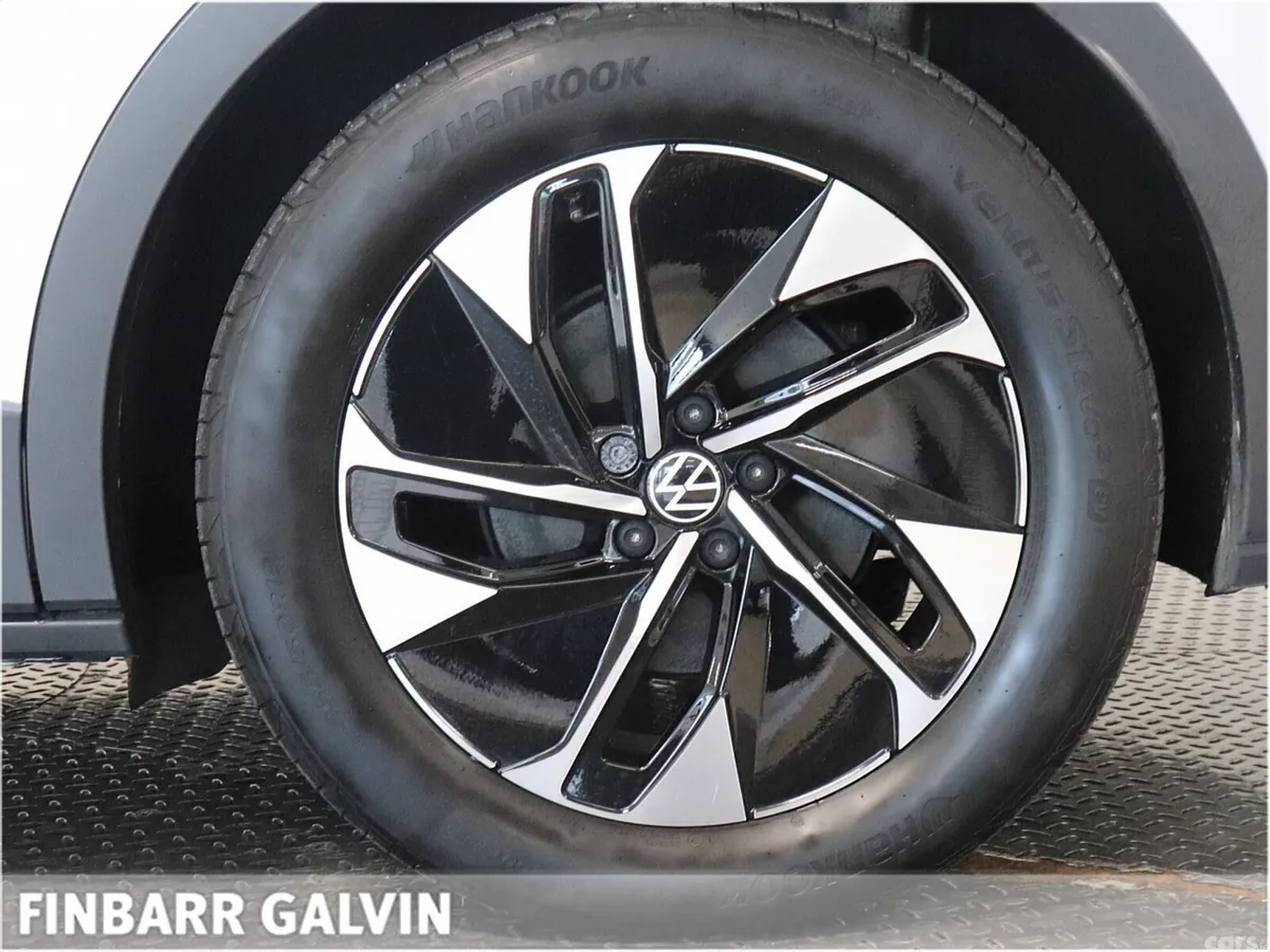 Volkswagen ID.4 Hatchback, Electric, 2023, Grey