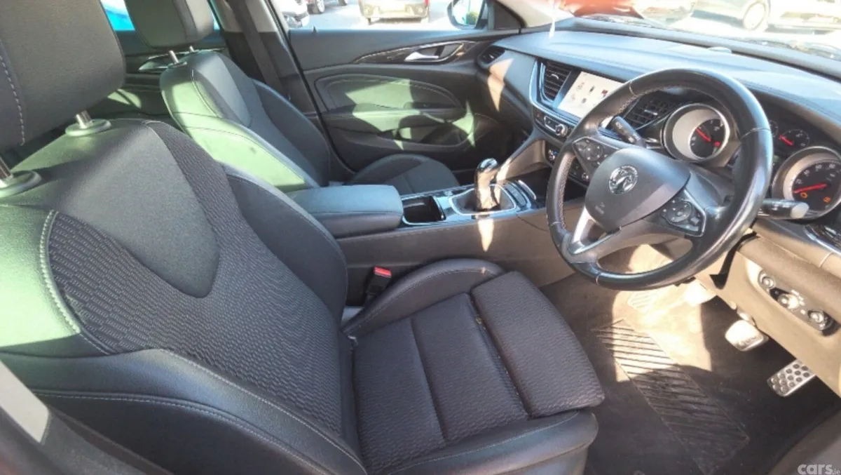 Vauxhall Insignia Hatchback, Diesel, 2017, Silver