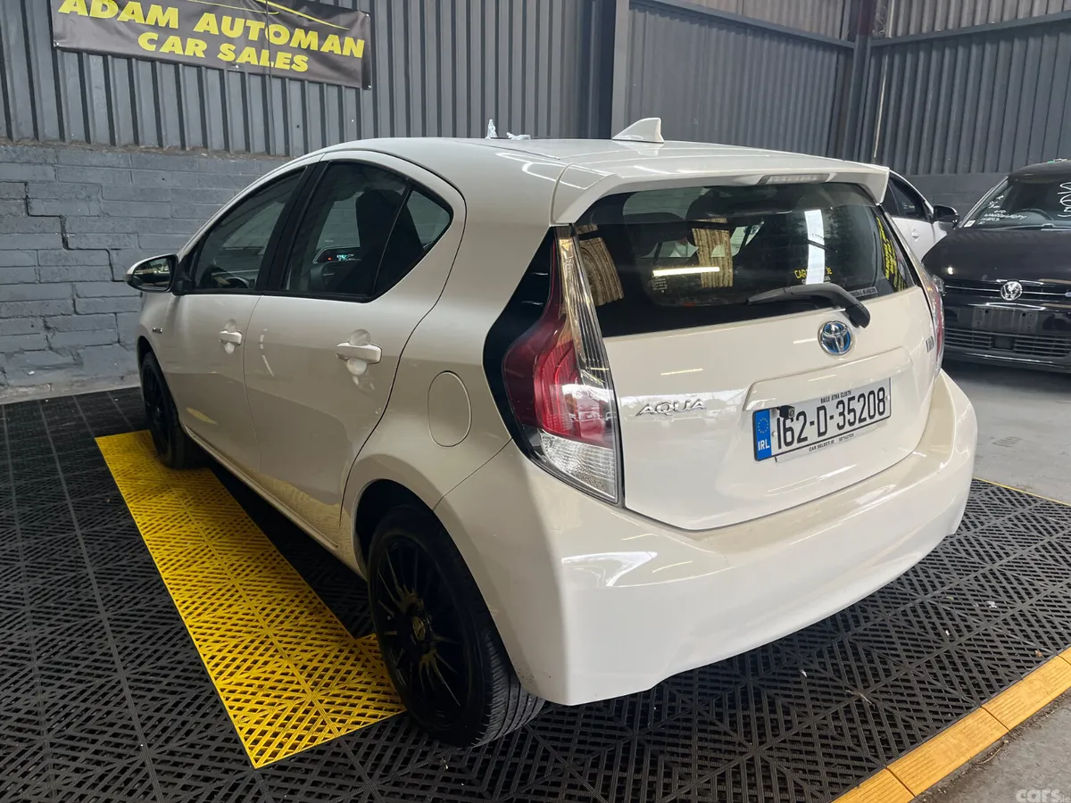 Toyota Aqua Hatchback, Petrol Hybrid, 2016, White