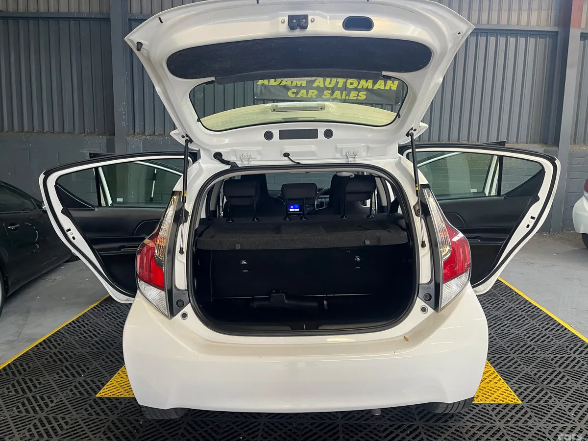Toyota Aqua Hatchback, Petrol Hybrid, 2016, White