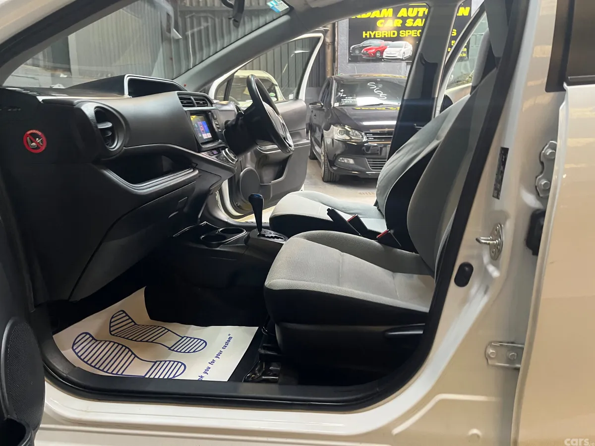 Toyota Aqua Hatchback, Petrol Hybrid, 2016, White