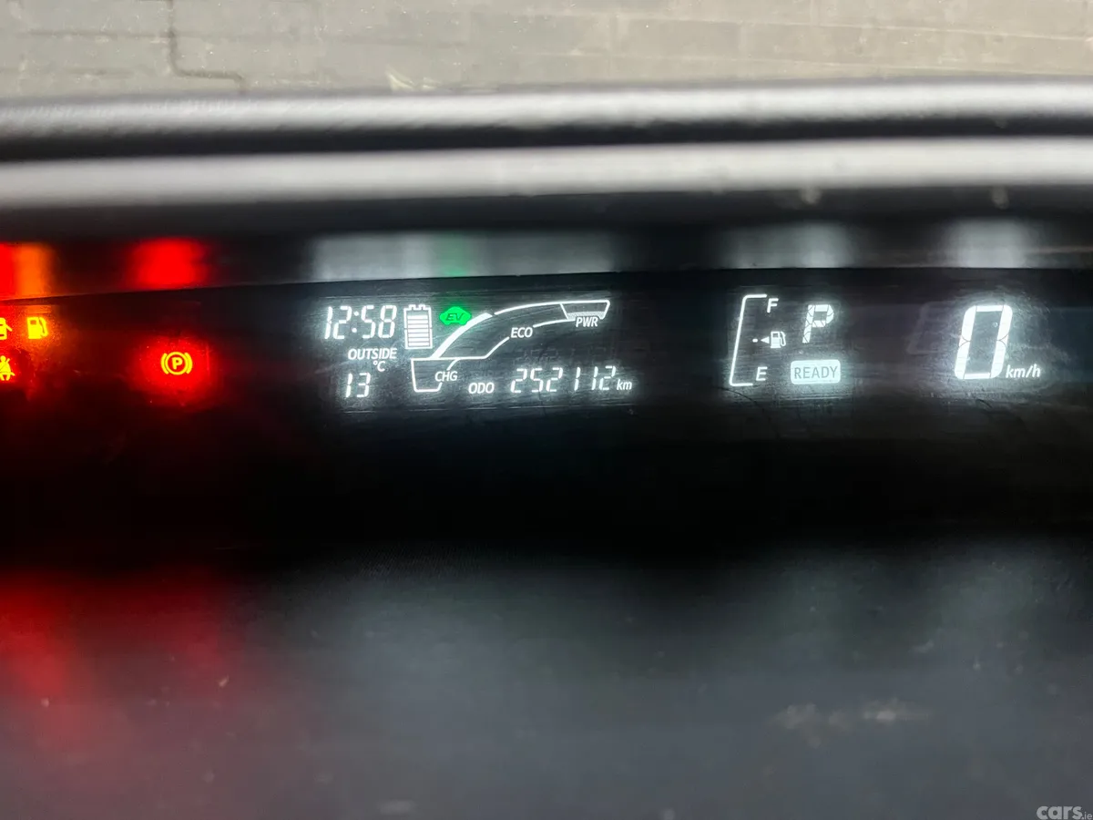 Toyota Aqua Hatchback, Petrol Hybrid, 2016, White