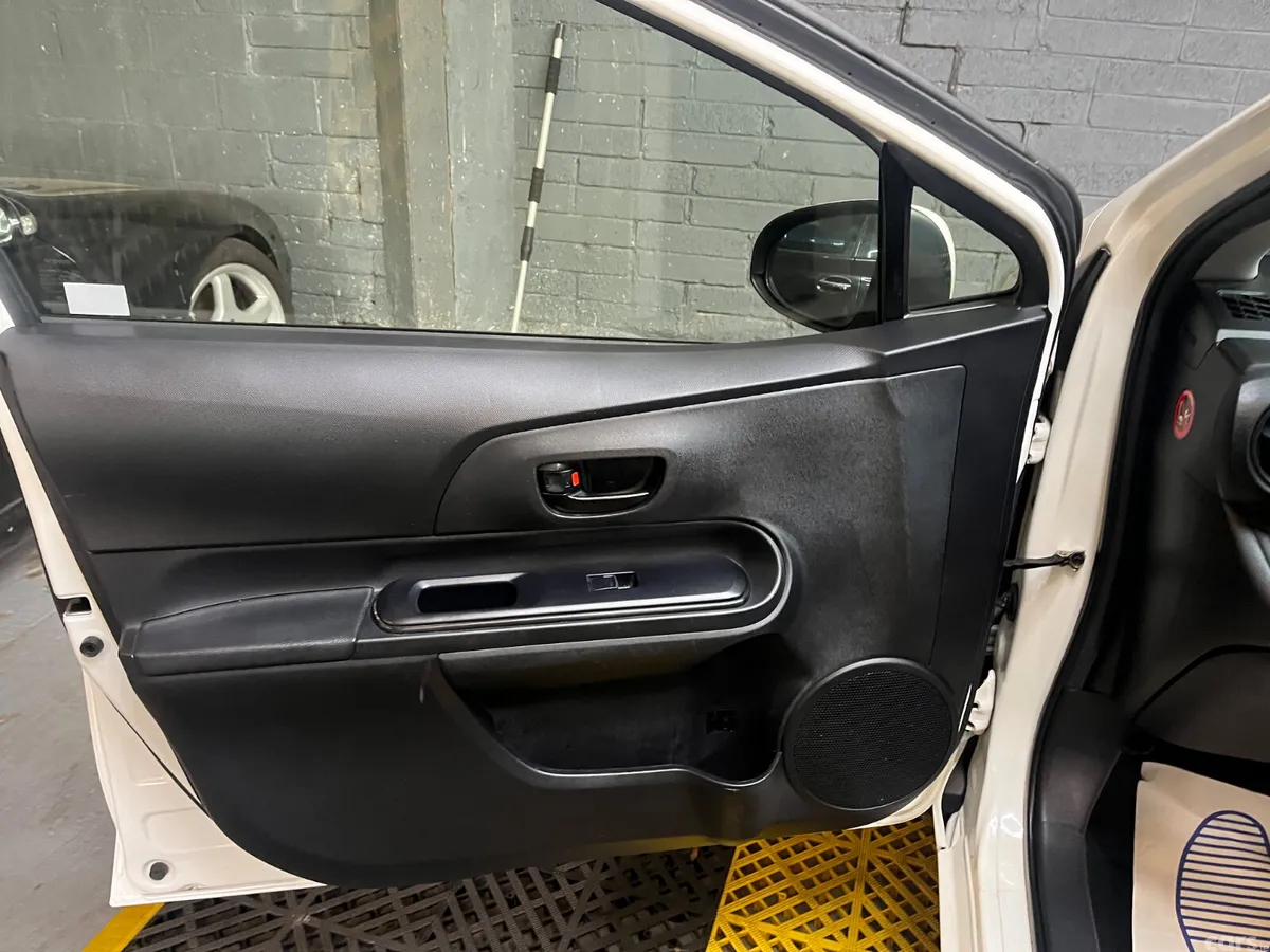Toyota Aqua Hatchback, Petrol Hybrid, 2016, White