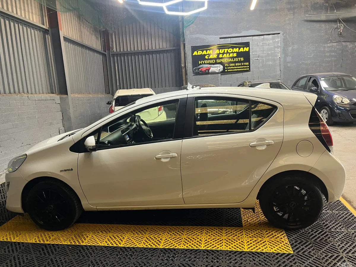 Toyota Aqua Hatchback, Petrol Hybrid, 2016, White