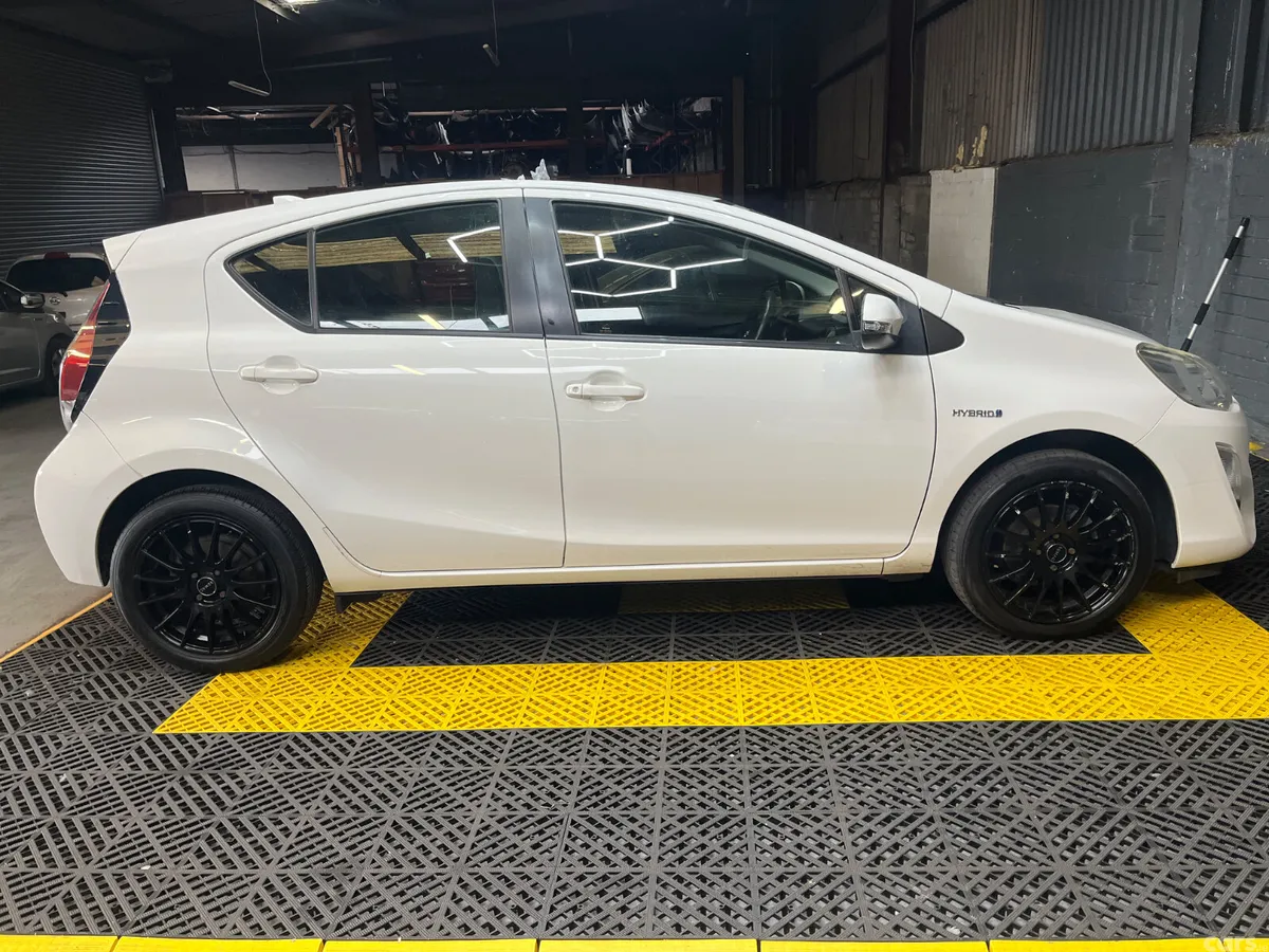 Toyota Aqua Hatchback, Petrol Hybrid, 2016, White