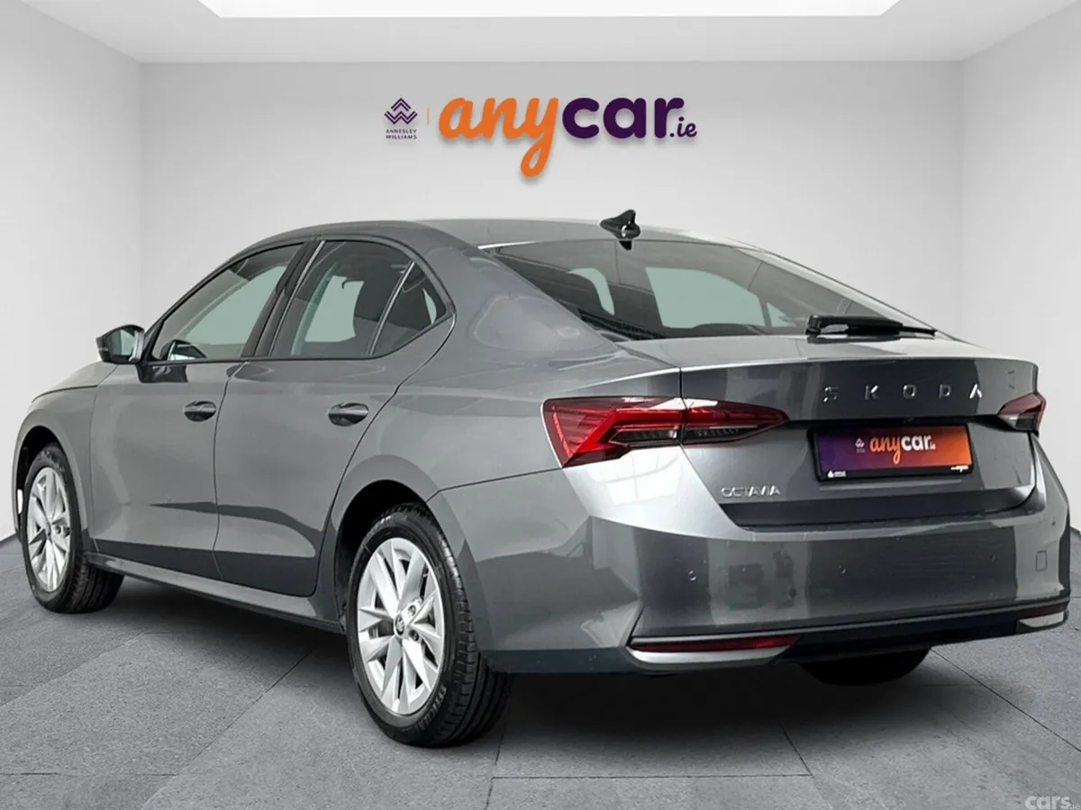 Skoda Octavia Saloon, Petrol, 2026, Grey