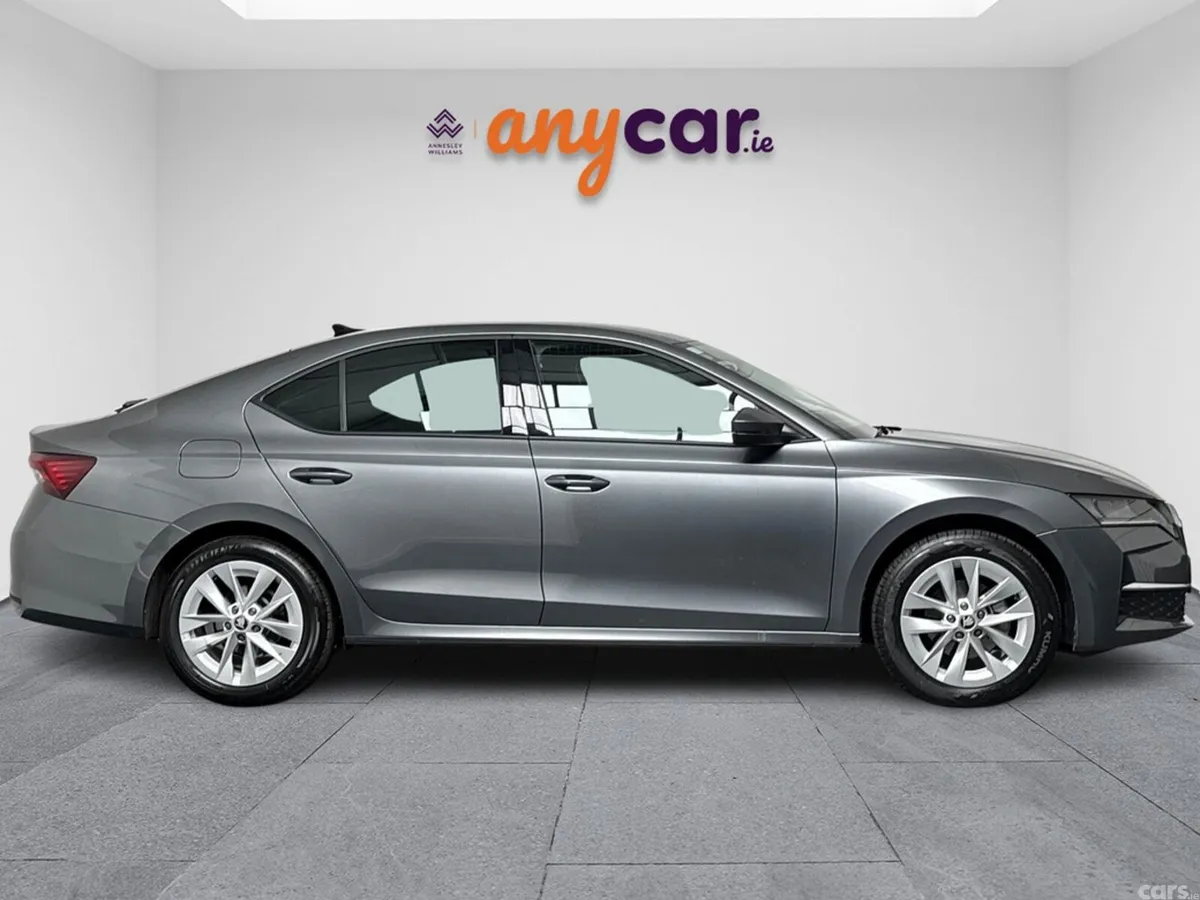 Skoda Octavia Saloon, Petrol, 2026, Grey
