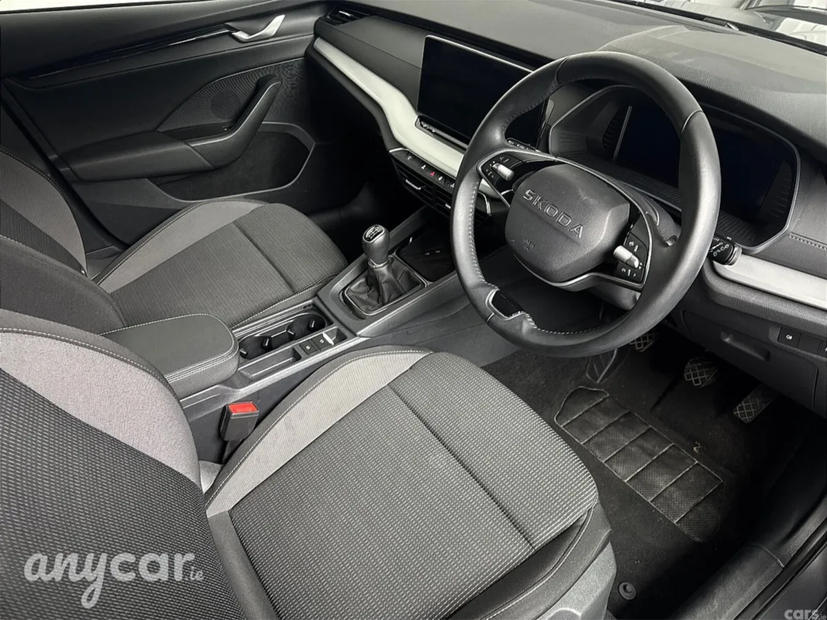 Skoda Octavia Saloon, Petrol, 2026, Grey
