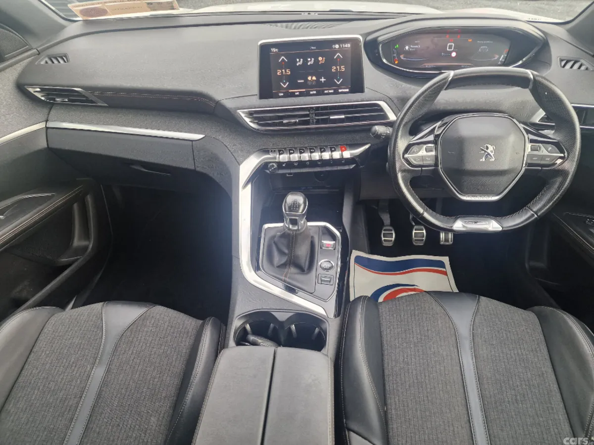 Peugeot 5008 MPV, Petrol, 2019, White