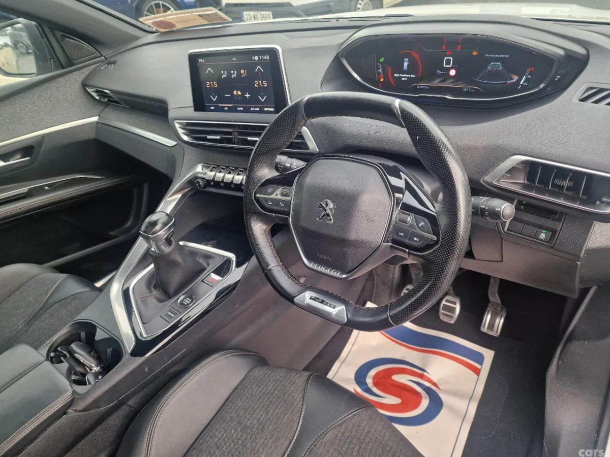 Peugeot 5008 MPV, Petrol, 2019, White