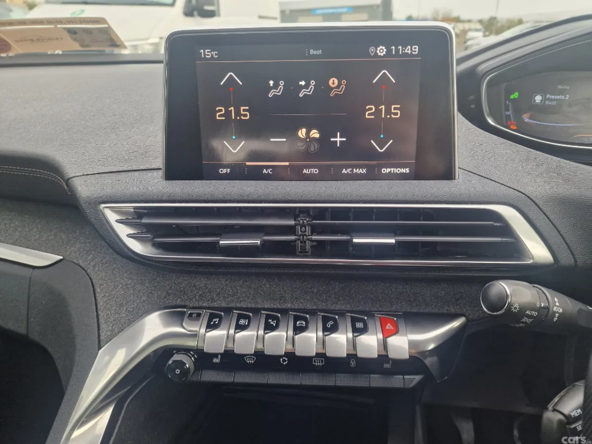 Peugeot 5008 MPV, Petrol, 2019, White