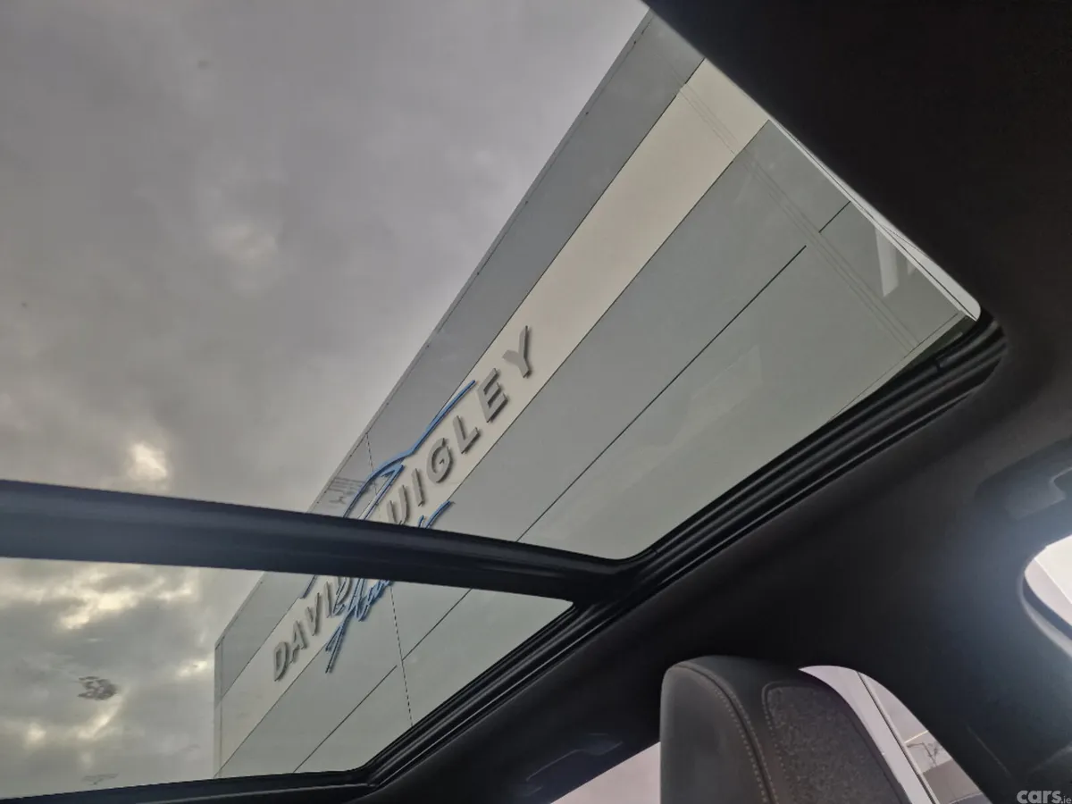 Peugeot 5008 MPV, Petrol, 2019, White