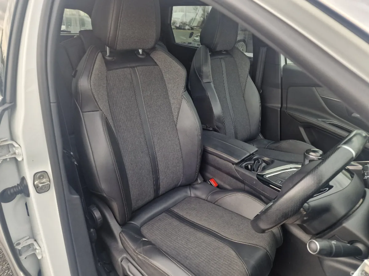 Peugeot 5008 MPV, Petrol, 2019, White