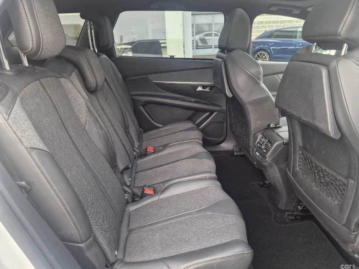 Peugeot 5008 MPV, Petrol, 2019, White