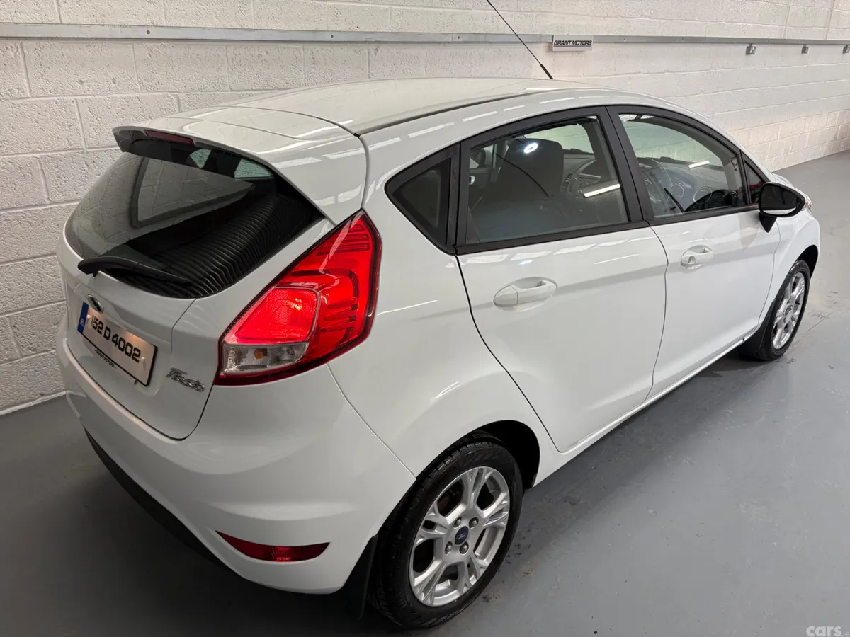 Ford Fiesta Hatchback, Petrol, 2015, White