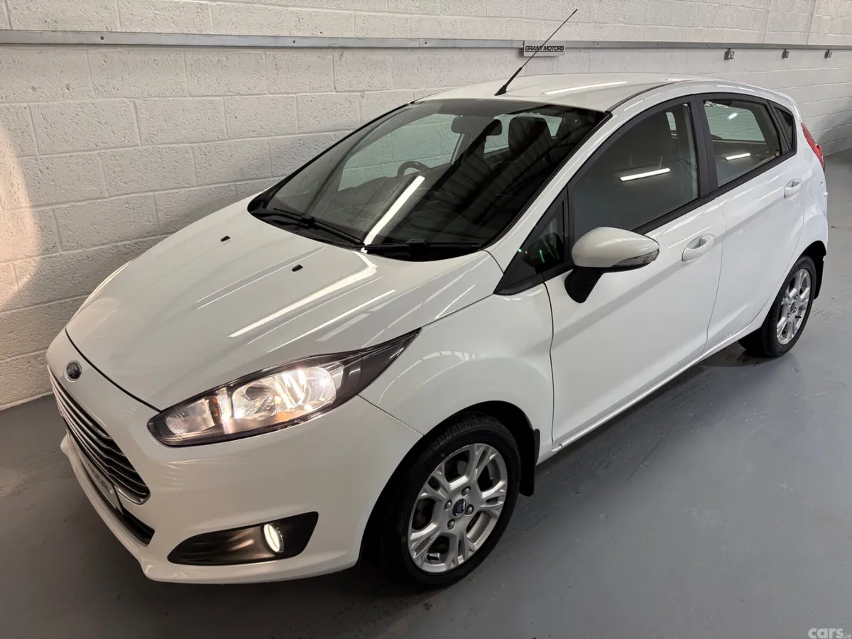 Ford Fiesta Hatchback, Petrol, 2015, White
