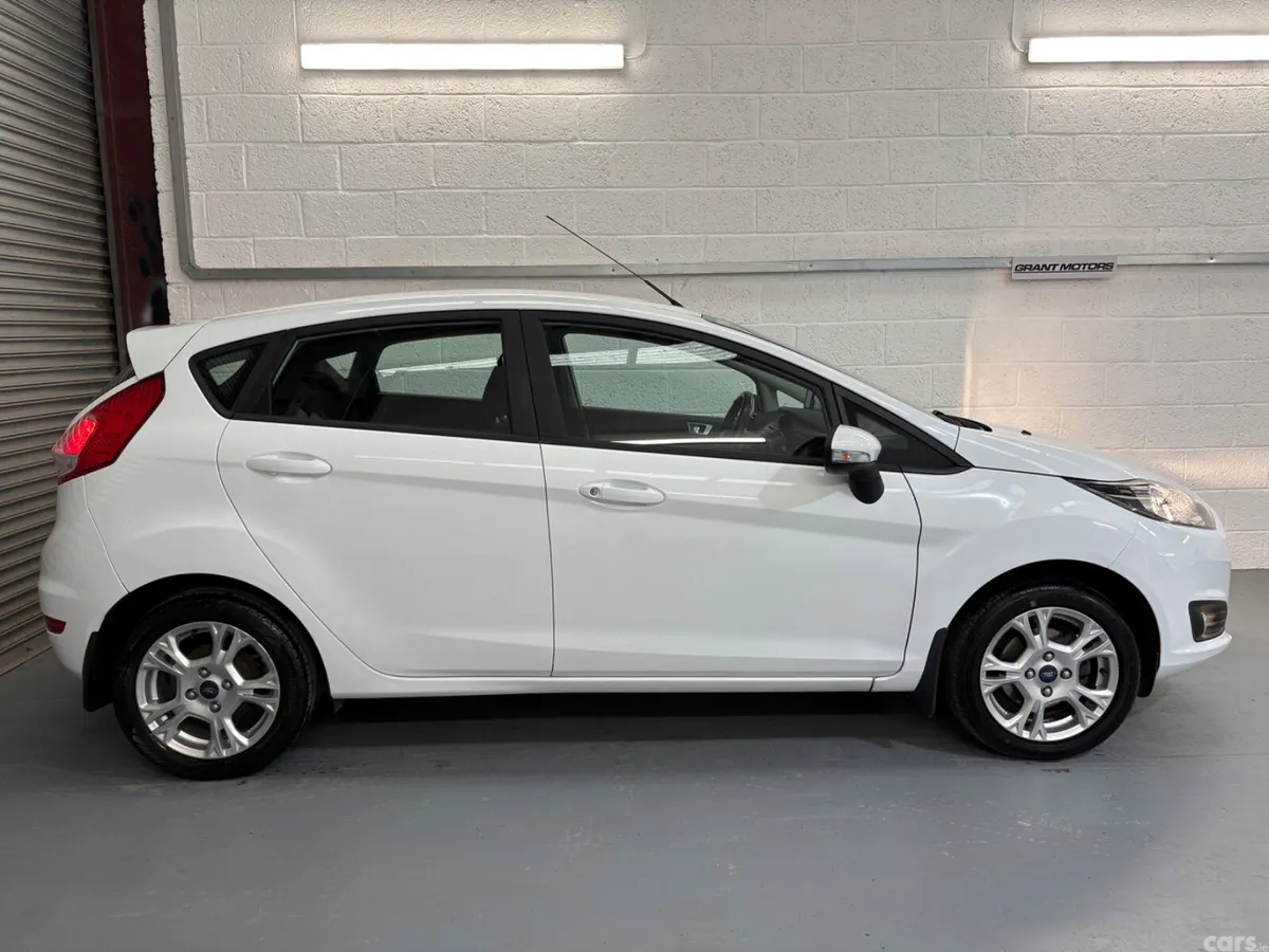 Ford Fiesta Hatchback, Petrol, 2015, White
