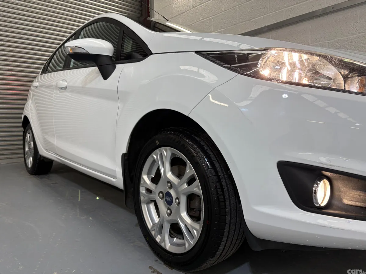 Ford Fiesta Hatchback, Petrol, 2015, White