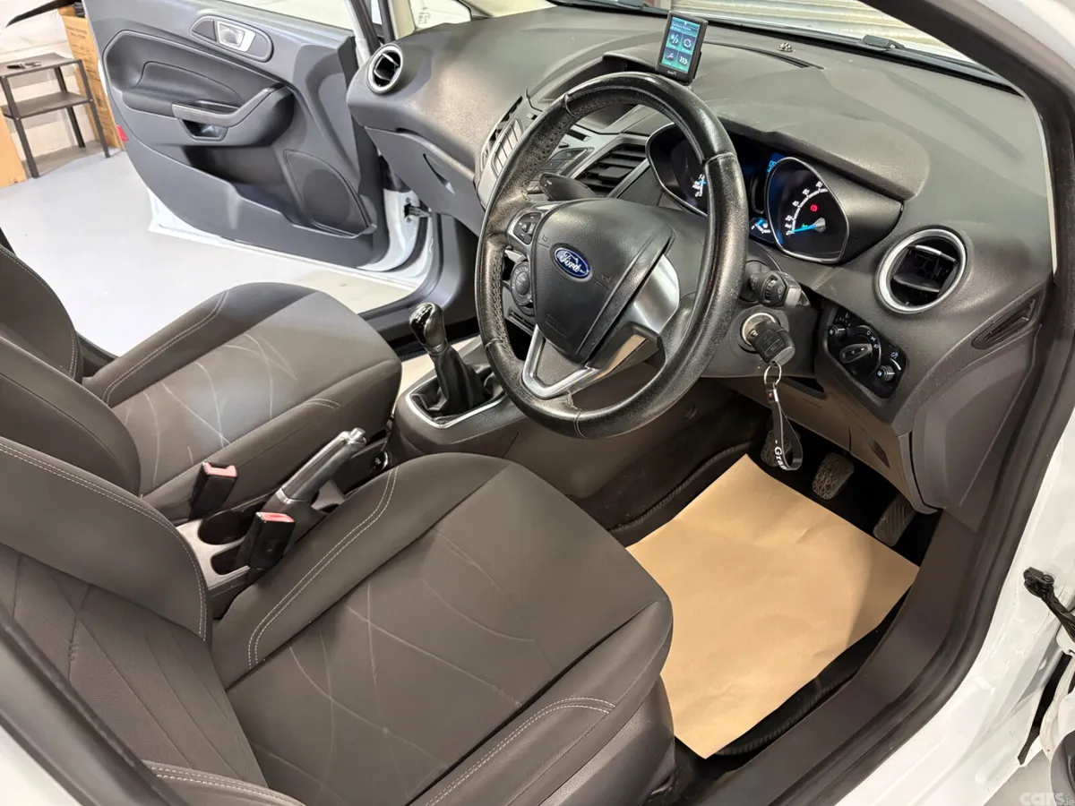 Ford Fiesta Hatchback, Petrol, 2015, White