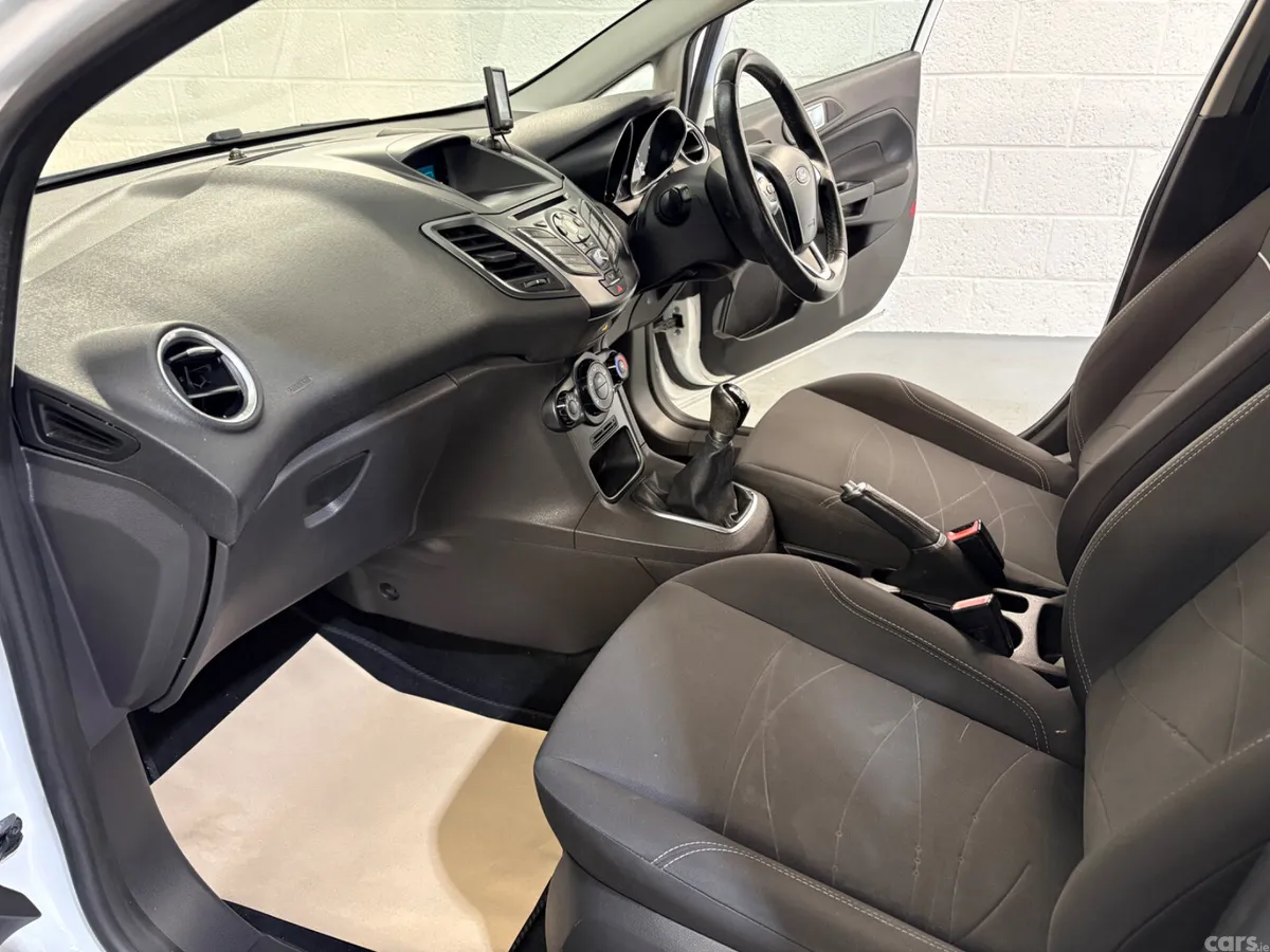 Ford Fiesta Hatchback, Petrol, 2015, White