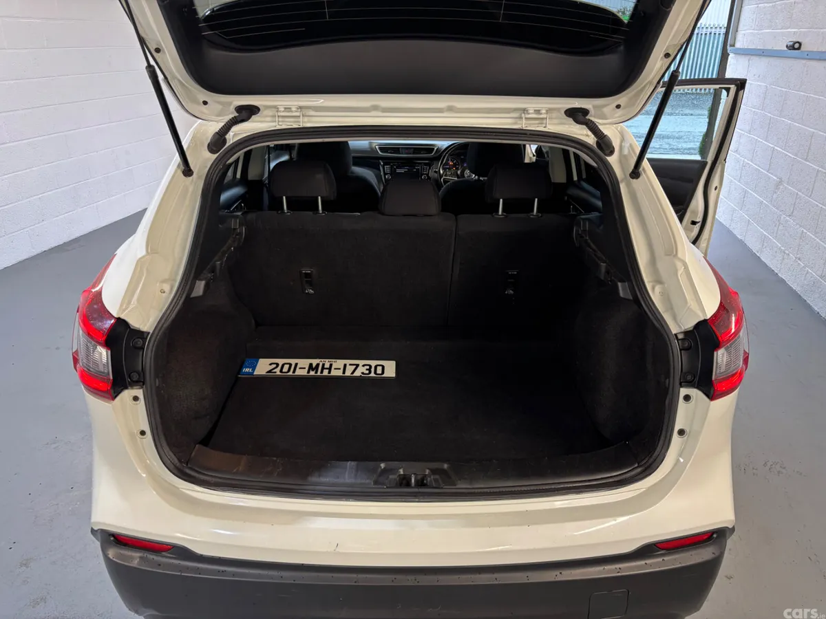 Nissan Qashqai MPV, Diesel, 2020, White