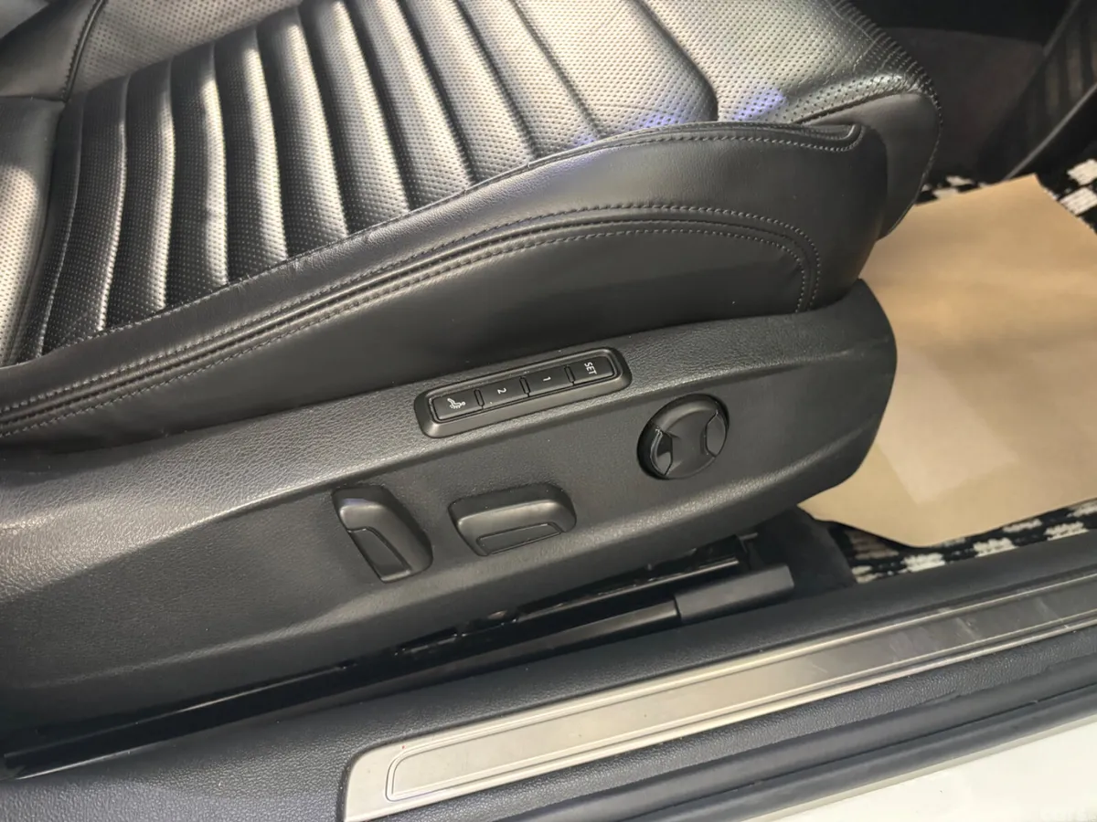 Volkswagen Passat Saloon, Petrol, 2018, White