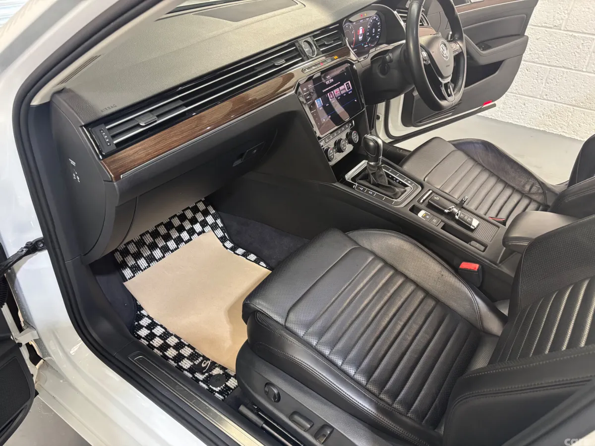 Volkswagen Passat Saloon, Petrol, 2018, White