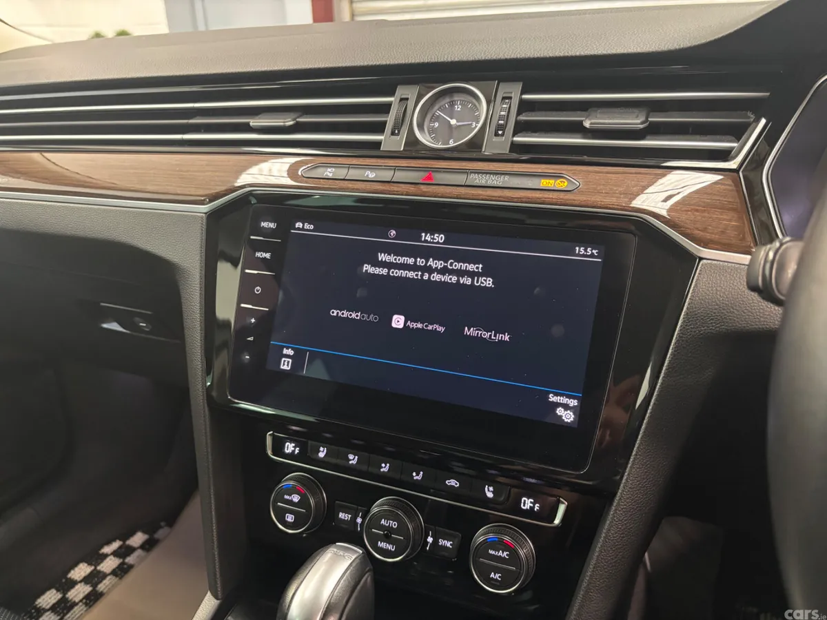Volkswagen Passat Saloon, Petrol, 2018, White