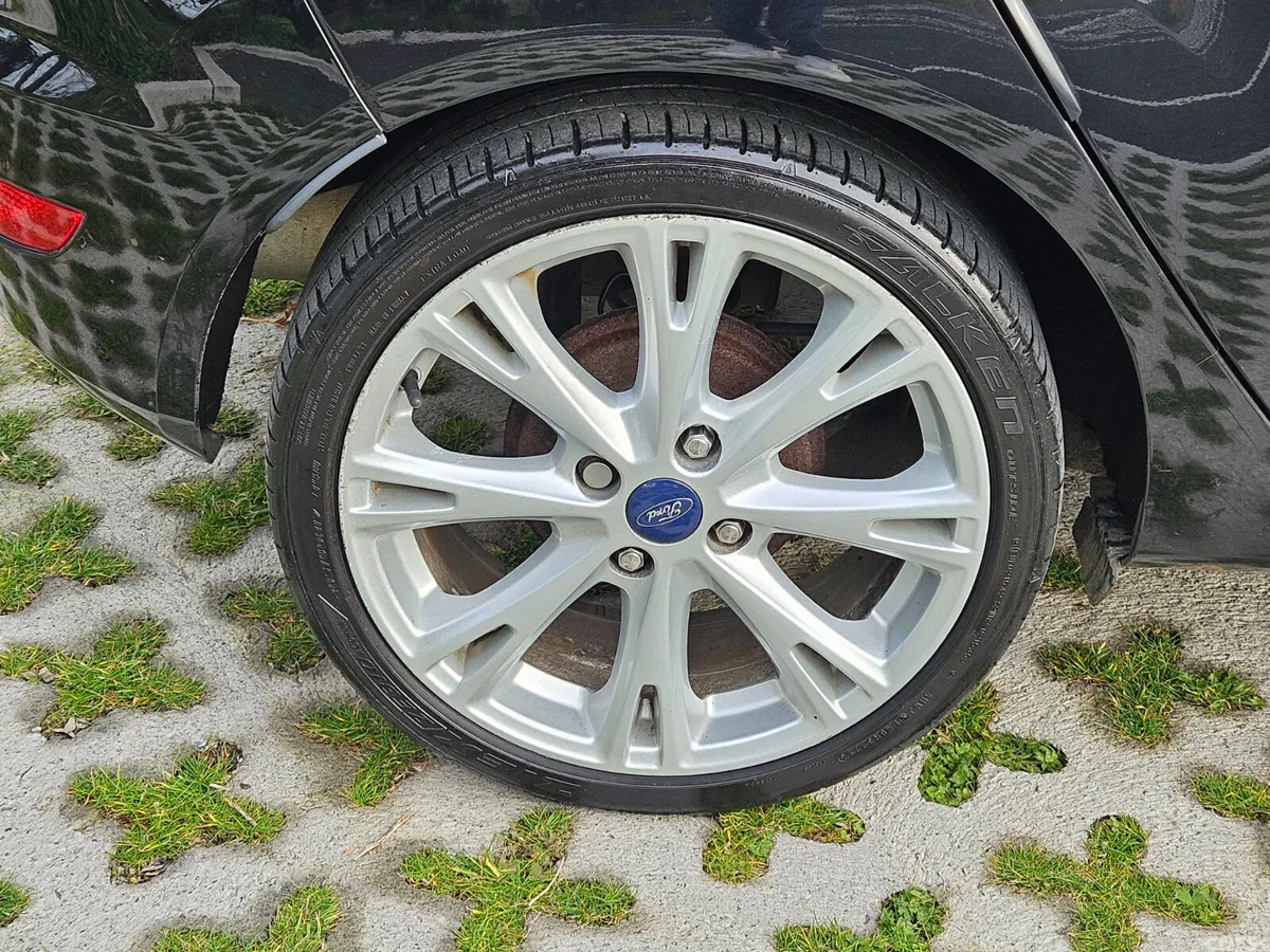 Ford Fiesta Hatchback, Petrol, 2014, Black