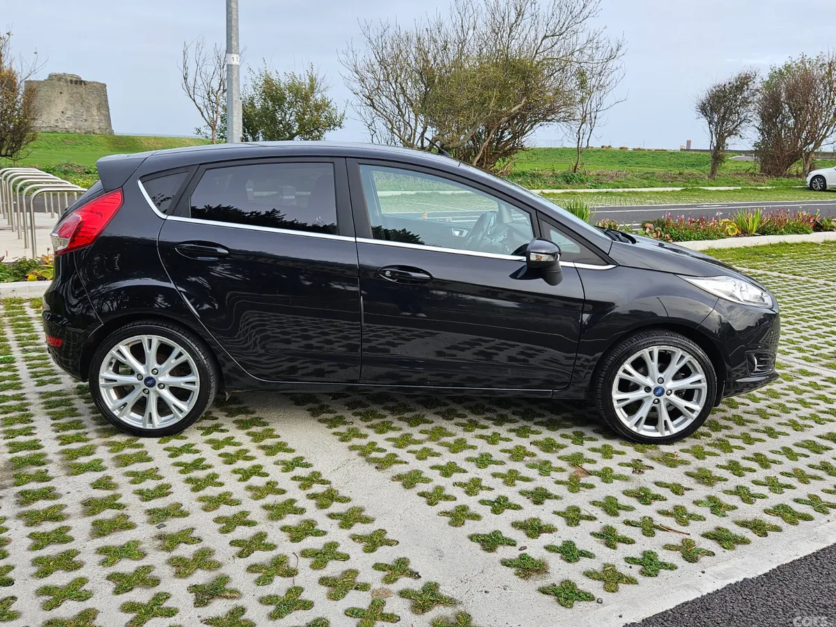 Ford Fiesta Hatchback, Petrol, 2014, Black