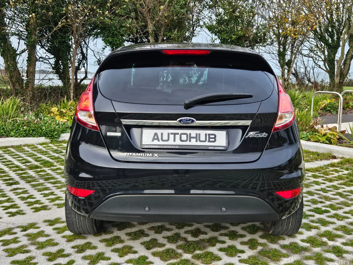 Ford Fiesta Hatchback, Petrol, 2014, Black