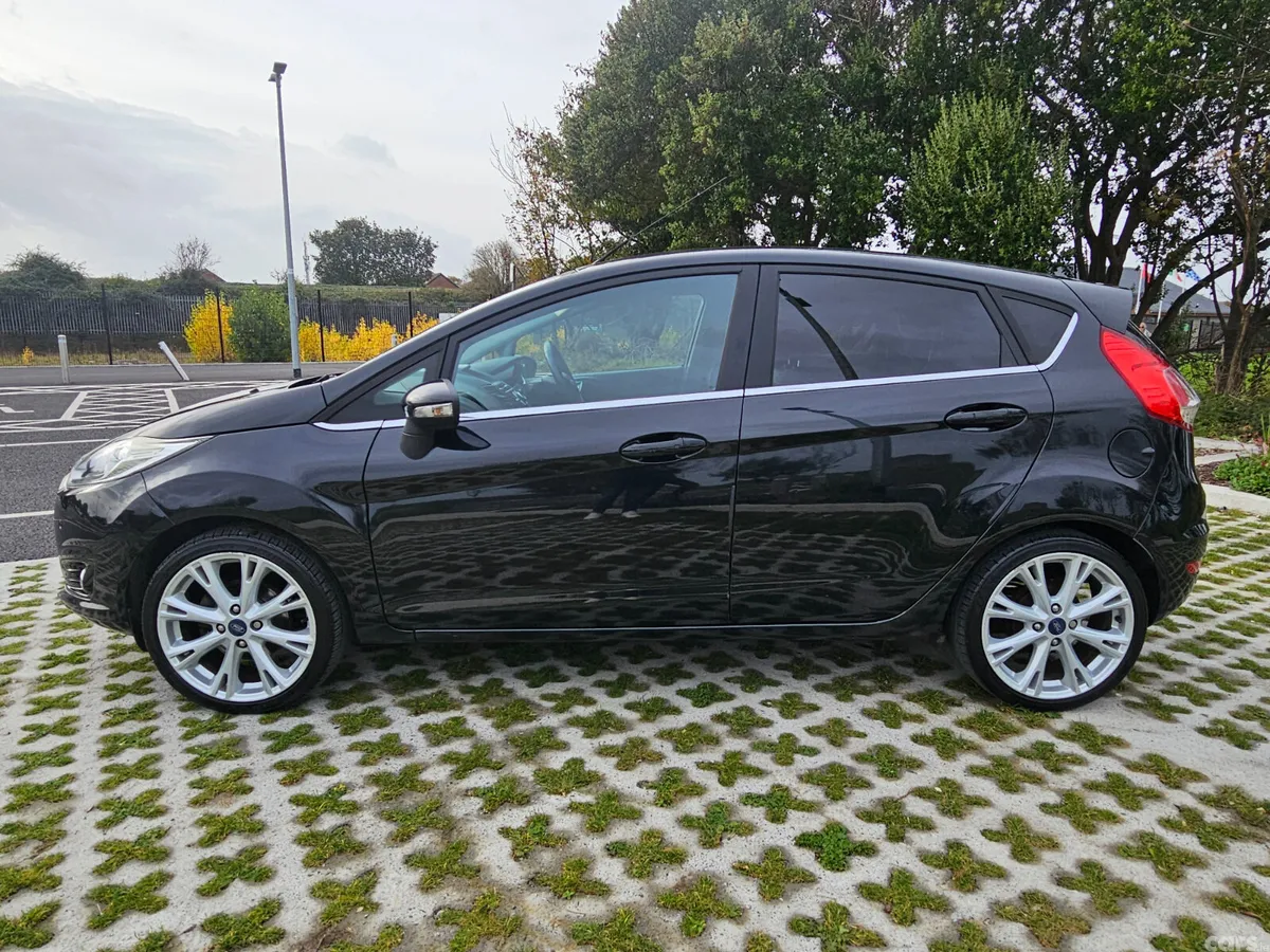 Ford Fiesta Hatchback, Petrol, 2014, Black