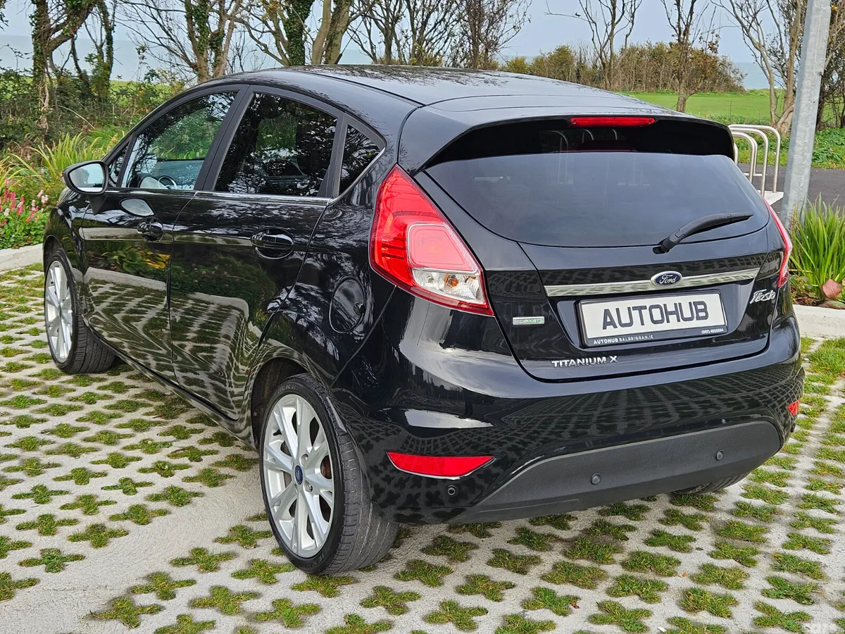 Ford Fiesta Hatchback, Petrol, 2014, Black
