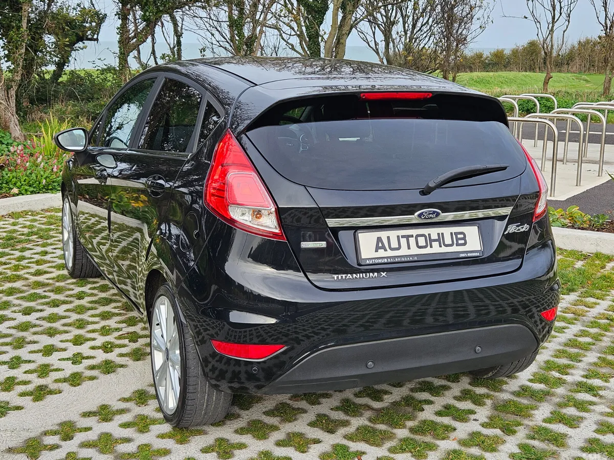 Ford Fiesta Hatchback, Petrol, 2014, Black