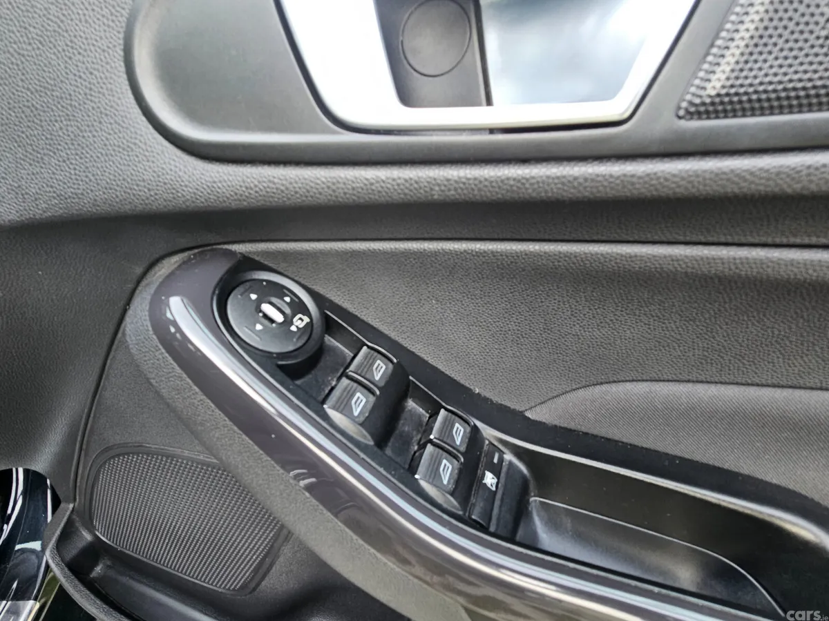 Ford Fiesta Hatchback, Petrol, 2014, Black