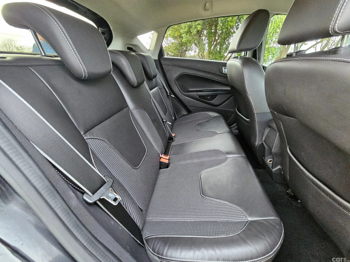 Ford Fiesta Hatchback, Petrol, 2014, Black