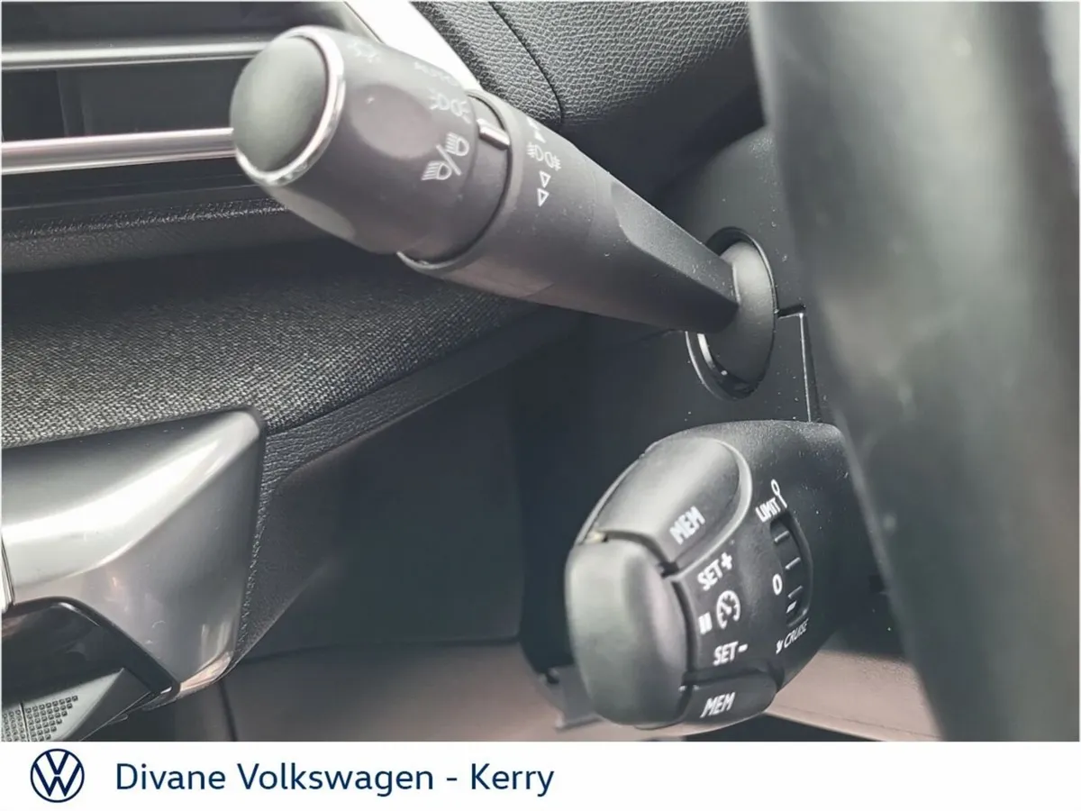 Peugeot 5008 MPV, Diesel, 2018, White