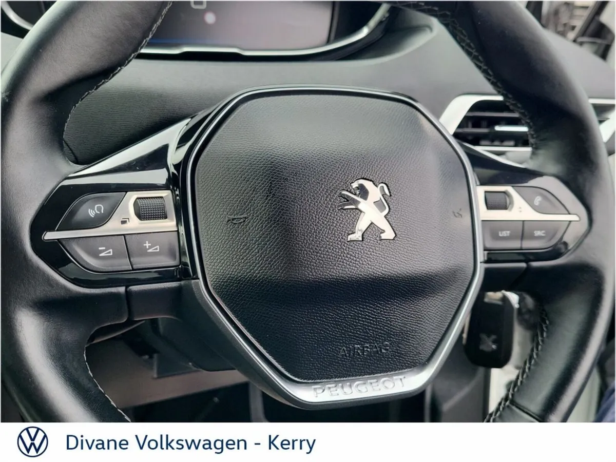 Peugeot 5008 MPV, Diesel, 2018, White
