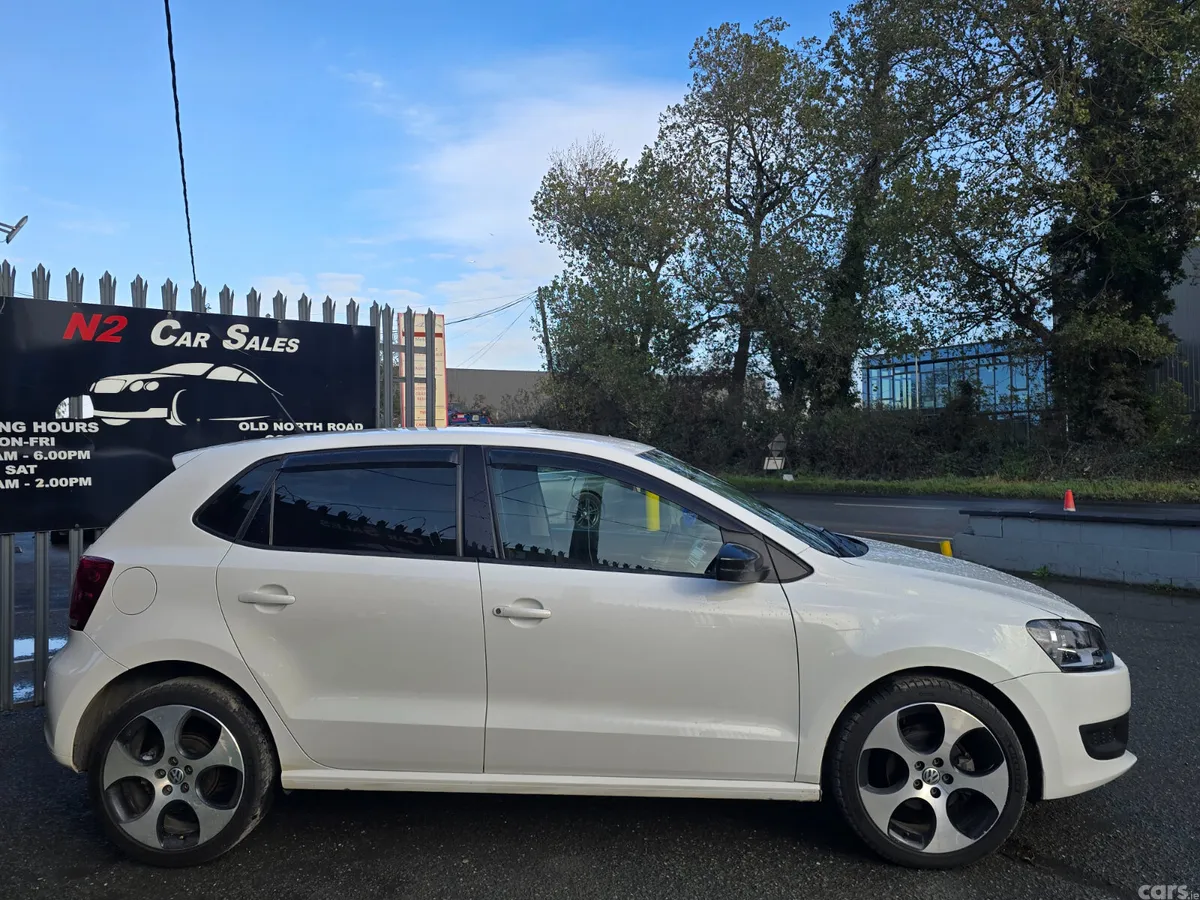Volkswagen Polo Hatchback, Petrol, 2014, White